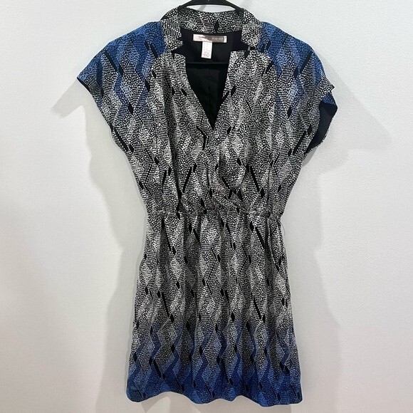 Black white and blue abstract print notched V-neck dress with pockets size XS - Picture 6 of 10